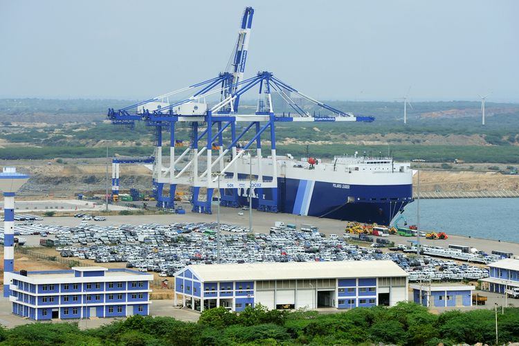 Dalam foto yang diambil pada 10 Februari 2015 ini, terlihat pemandangan umum fasilitas pelabuhan di Hambantota.