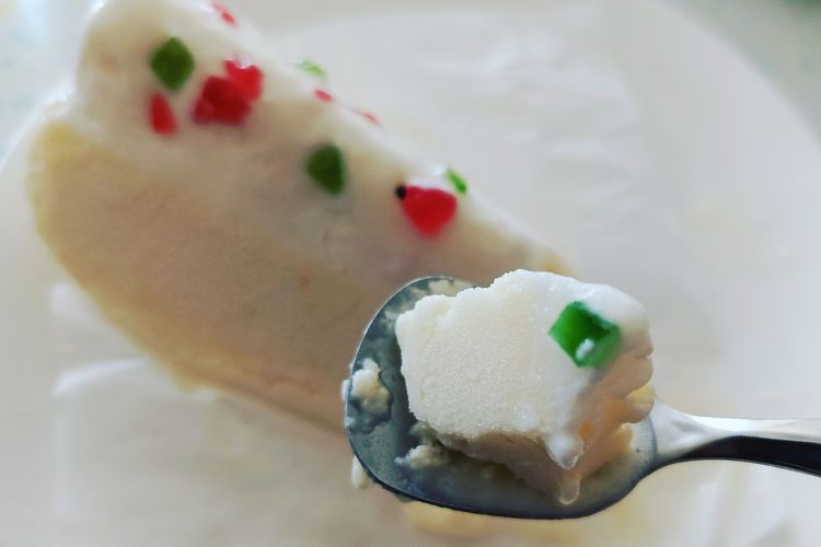 Salah satu yang menjadi favorit di es krim Zangrandi, Tutty Fruty menu legendaris yang sudah ada sejak 1930-an dalam bentuk segitiga dengan campuran potongan buah-buahan kecil. Klasik, segar, dan kaya rasa. 