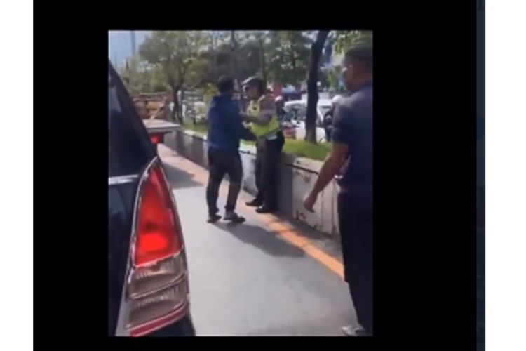 Viral video pengendara Innova ribut dengan polisi di Banjarmasin