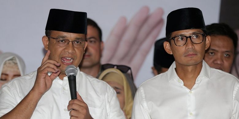 Calon gubernur dan wakil gubernur DKI Jakarta nomor urut 3, Anies Baswedan-Sandiaga Uno memberi sambutan di Kantor DPP Partai Gerindra, Jakarta Selatan, Rabu (19/4/2017). Quick count lembaga survei untuk putaran kedua Pilkada DKI Jakarta mengunggulkan pasangan ini atas Basuki Tjahaja Purnama-Djarot Saiful Hidayat.