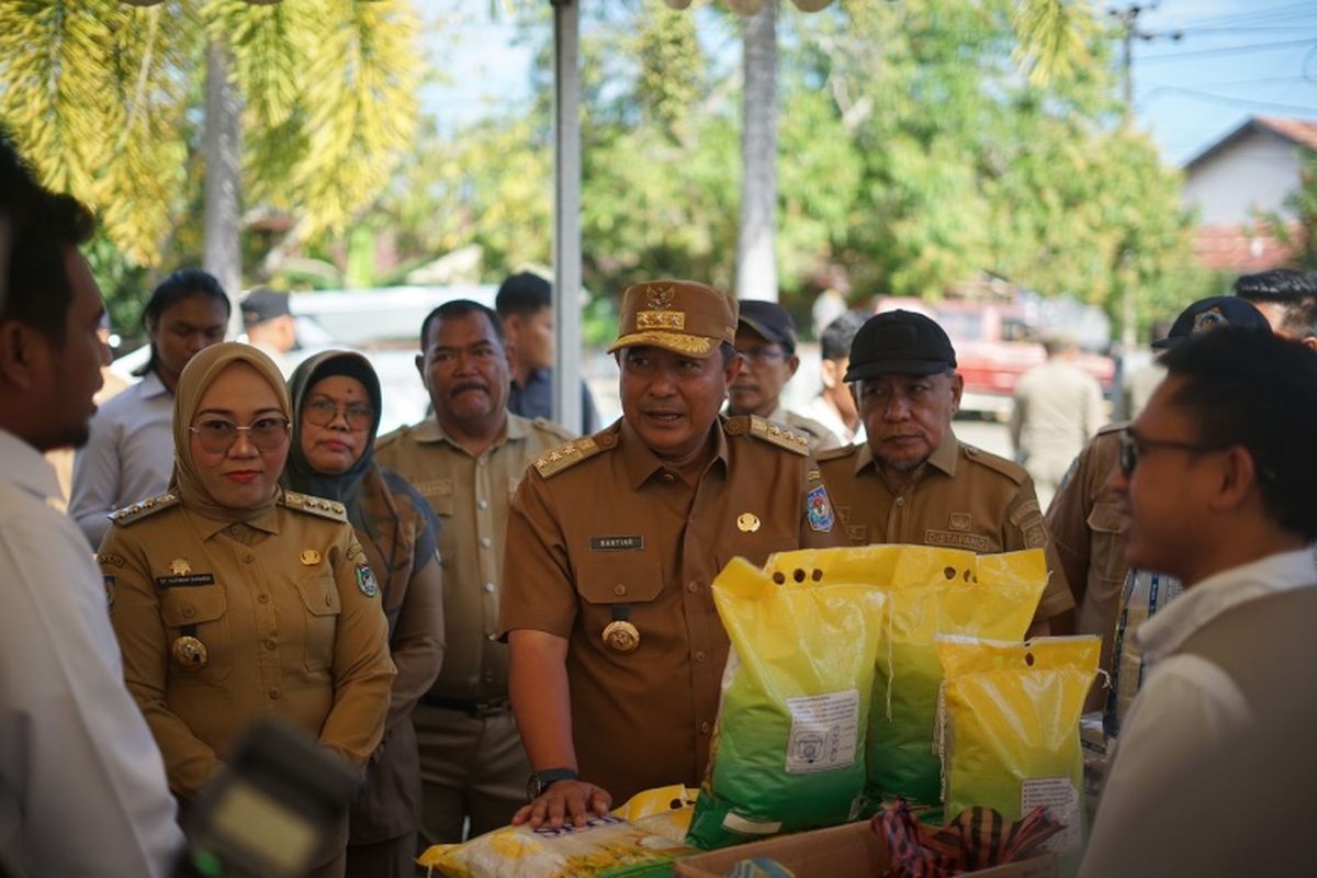 Penjabat (Pj) Gubernur Sulawesi Barat (Sulbar) Bahtiar Baharuddin mencanangkan program Gerakan Pangan Murah (GPM) minimal empat kali dalam satu minggu. Program ini berdampak positif pada rendahnya inflasi Sulbar pada Agustus 2024. 