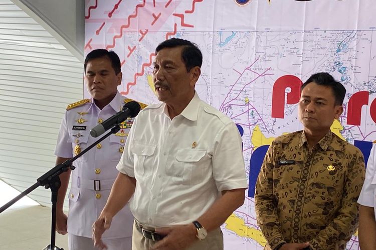 Menko Marves Luhut Binsar didampingi KSAL Laksamana Muhammad Ali di Pushidrosal TNI AL, Senin (6/3/2023).