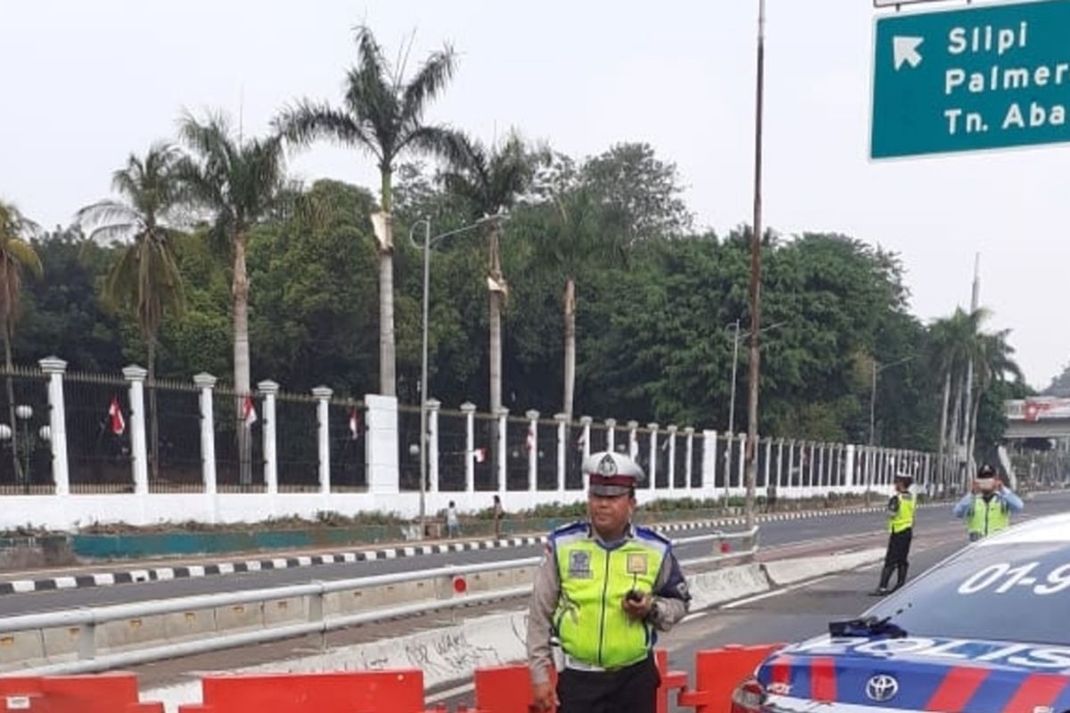 Pintu keluar Tol Slipi arah Tomang ditutup sementara, Kamis (17/10/2019).