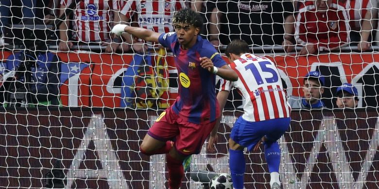 Penyerang Barcelona, Lamine Yamal, mencetak gol pertama timnya pada laga leg kedua perempat final Liga Champions UEFA antara Club Atletico de Madrid dan FC Barcelona di Stadion Metropolitano di Madrid pada 14 April 2026.