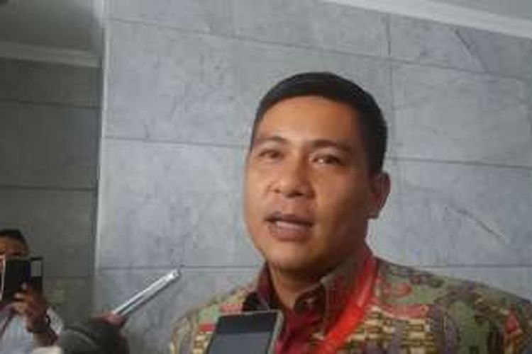 Calon Walikota Manado Harley Mangindaan usai menghadiri sidang perkara perselisihan hasil pilkada di Gedung Mahkamah Konstitusi, Jalan Medan Merdeka Barat, Jakarta Pusat, Selasa (22/3/2016)