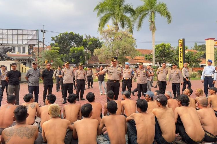 62 Orang Diduga Terlibat Premanisme Ditangkap di Bandung, Ratusan Botol Miras Disita