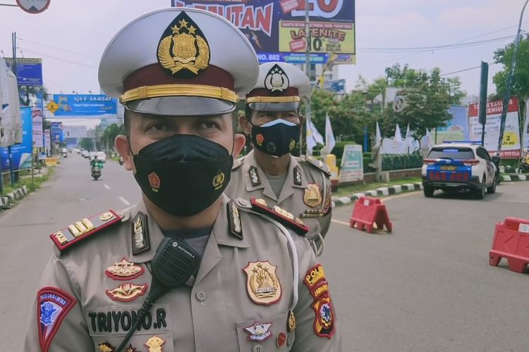 AKP Triyono Kasat Lantas Polres Cirebon Kota menyampaikan, penutupan jalan Protokol Siliwangi Kota Cirebon Jawa Barat ditutup pada Rabu (27/7/2022) malam untuk memperingati rangkaian HUT ke 653 Kota Cirebon dengan Tabligh Akbar tepat di depan balaikota Cirebon.