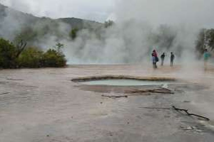 Keindahan alam Kawah Keramikan Suoh Lampung Barat, Provinsi Lampung, Minggu (11/12/2016). Dari pintu masuk sudah tertulis rambu untuk tidak membuang sampah sembarangan demi kelestarian alam. Kawah Keramikan selain indah memiliki potensi panas bumi terbesar yang belum termanfaatkan.