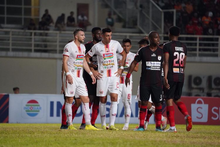 Pertandingan Persipura vs Persija diselenggarakan di Stadion Aji Imbut, Tenggarong, Kalimantan Timur, Rabu (11/9/2019).