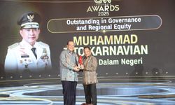 Mendagri Raih Penghargaan CNN Indonesia Awards 2025