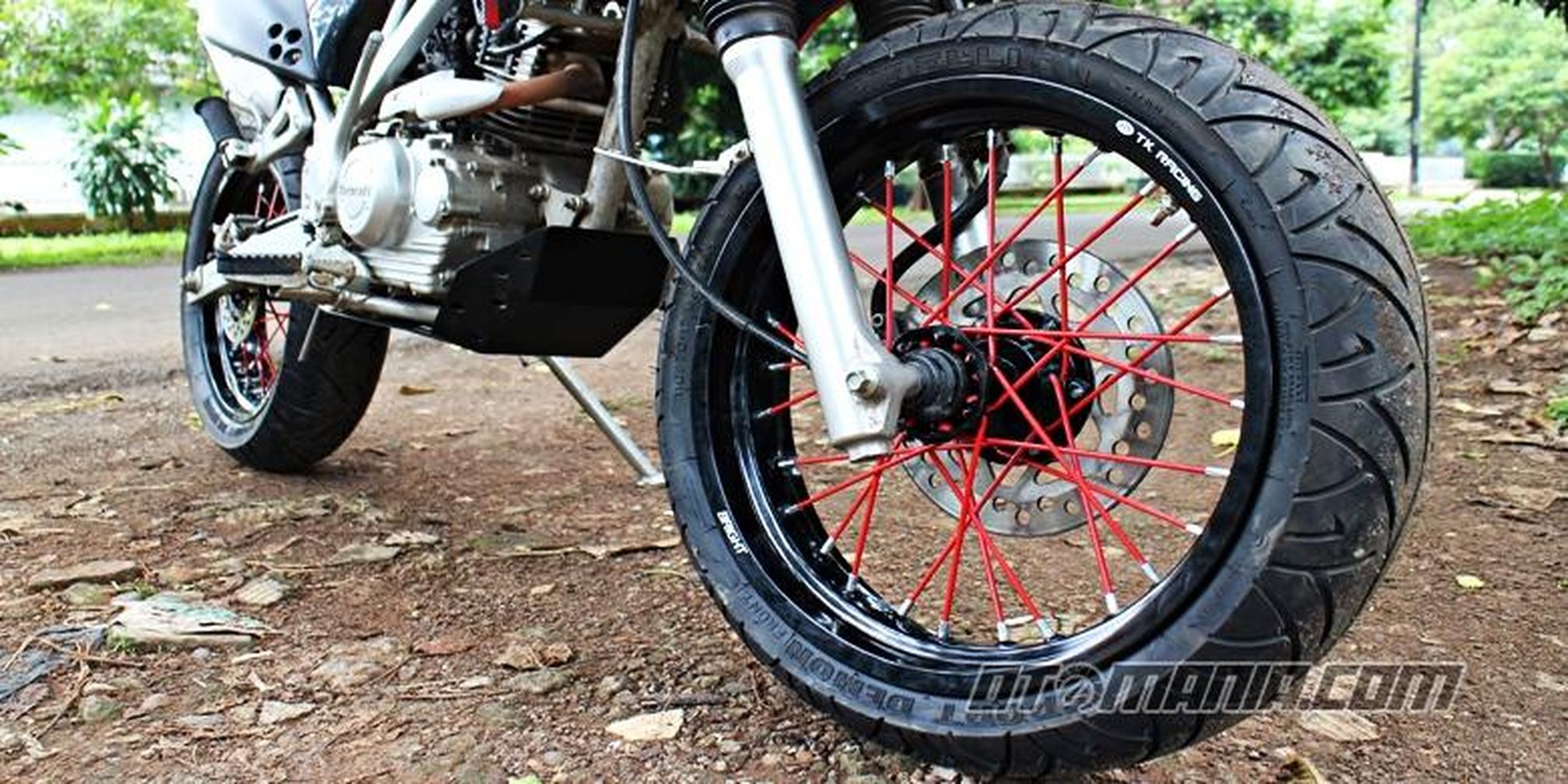 40+ Koleski Terbaik Gambar Stiker Motor Klx Hitam Putih - Sticker Fans