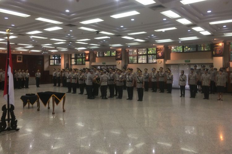 Kepala Polri Jenderal (Pol) Tito Karnavian menyaksikan serah terima jabatan tiga Kapolda Polri di Gedung Rupatama Mabes Polri, Jumat (7/9/2018).