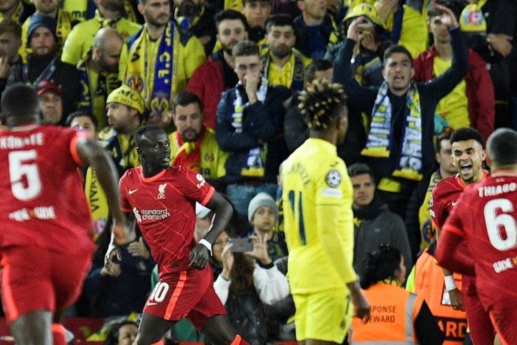Striker Liverpool asal Senegal Sadio Mane melakukan selebrasi setelah mencetak gol kedua timnya ke gawang Villarreal, di Stadion Anfield, pada Kamis (28/4/2022) dini hari WIB.