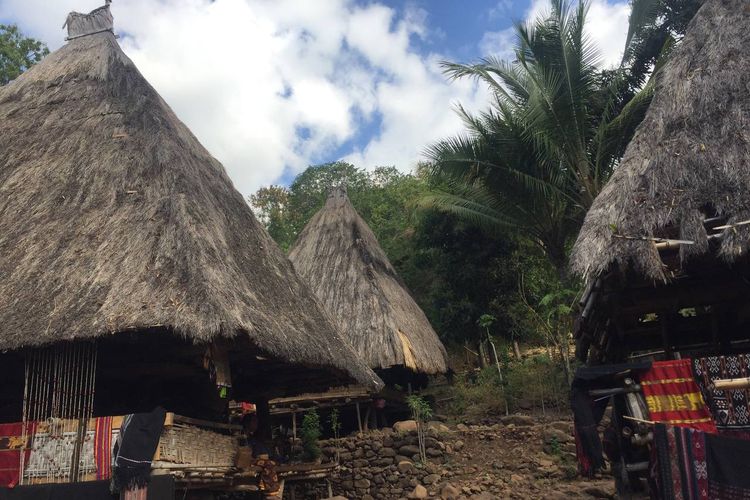 Rumah Adat Suku Abui di Desa Adat Takpala, Alor, NTT.