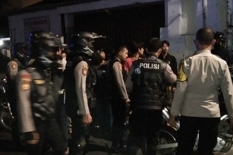 Tim Patroli Presisi Polres Metro Jakpus berhasil mengamankan sembilan pelajar yang diduga hendak tawuran di Jalan Timah, Kemayoran, Jakarta Pusat, Rabu (1/6/2022).