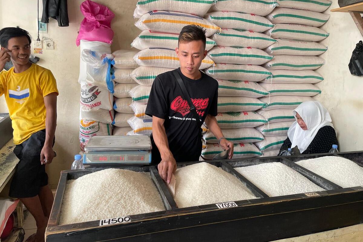 Ilustrasi 1 liter beras berapa kg atau beras 1 liter berapa kg.