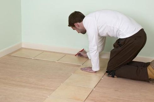 Cara Memasang Keramik Lantai agar Tidak Terangkat dan Pecah