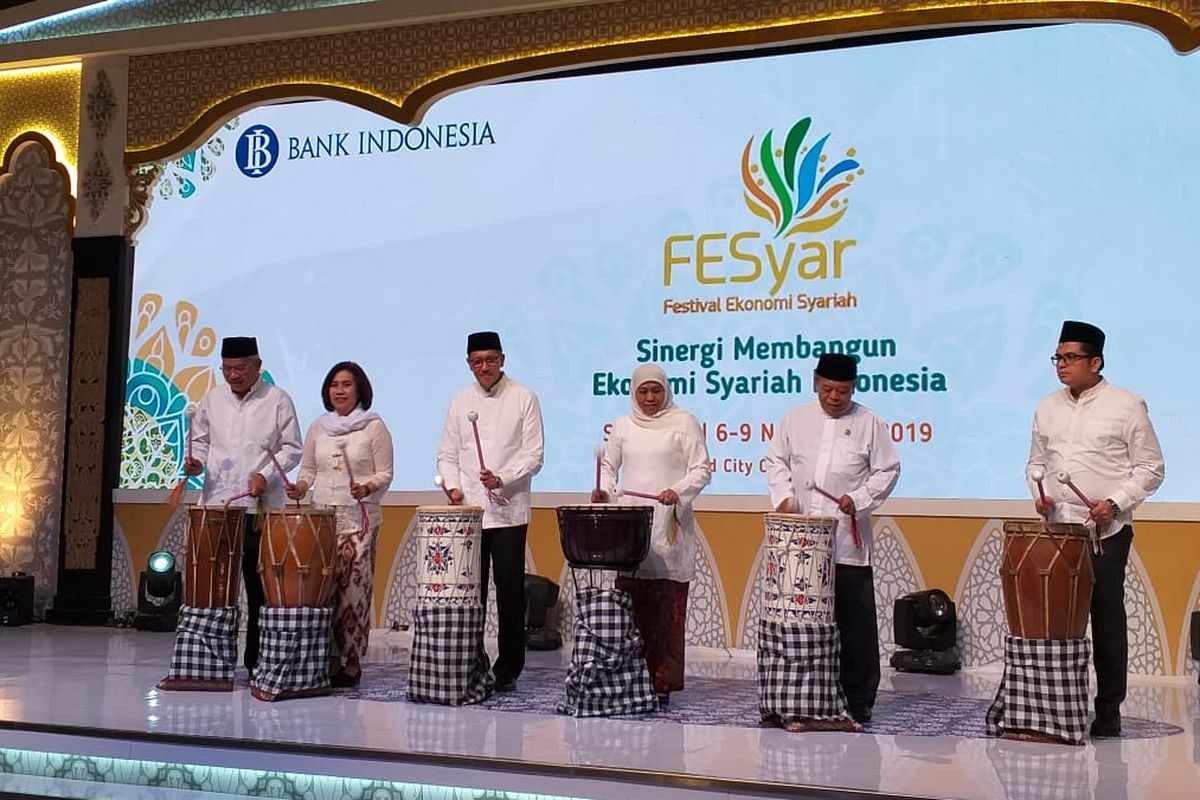 Pembukaan Festival Ekonomi Syariah (Fesyar) di Surabaya, Jawa Timur, Rabu (6/11/2019).