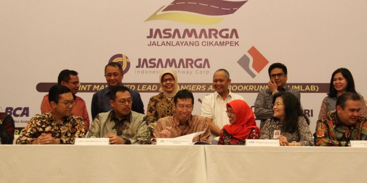 PT Jasa Marga (Persero) Tbk menandatangani perjanjian fasilitas pembiayaan sindikasi dengan 16 bank konvensional dan syariah senilai Rp 11,363 triliun, Selasa (31/7/2018).
