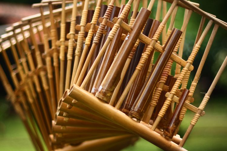Angklung provinsi tradisional instrumen berasal dari Angklung Berasal