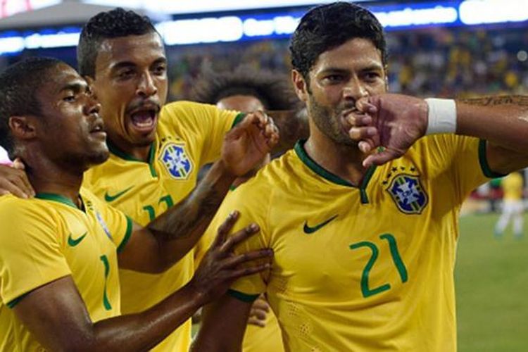 Hulk membuka keran gol Brasil saat menang 4-1 atas Amerika Serikat, Selasa (8/9/2015). 