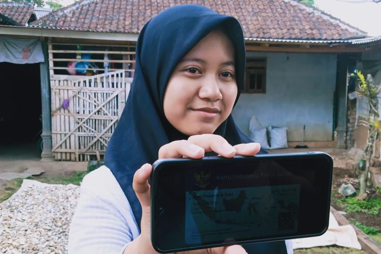 Ayu Pramitha, mahasiswi Universitas Negeri Malang yang bisa berkuliah berkat KIP Kuliah. 