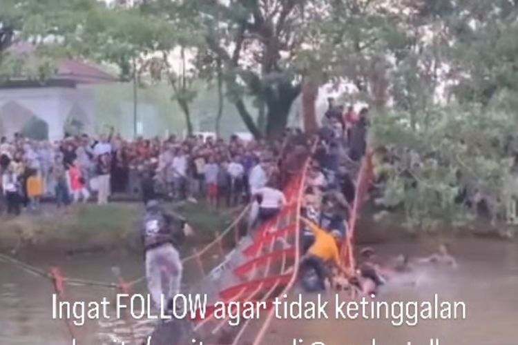 Jembatan Taman Cadika Medan Ambruk, Puluhan Pengunjung Terjun Ke Danau