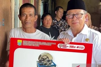 Dorong Perkembangan UMKM, Pemkab Cianjur Beri Bantuan Alat Bermesin