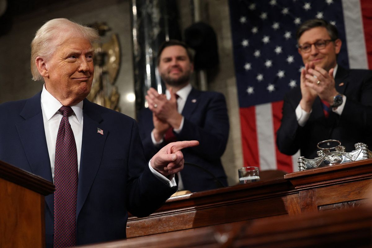 Presiden Amerika Serikat Donald Trump bersama Wakil Presiden AS JD Vance dan Ketua DPR AS Mike Johnson saat pidato kenegaraan pertama Trump di House Chamber, Gedung Capitol, Washington DC, Selasa (4/3/2025).