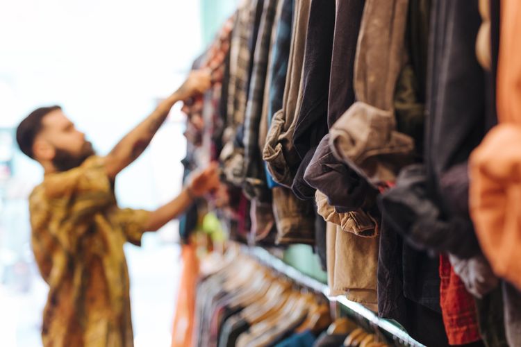 Tips Memilih Pakaian Bekas Berkualitas