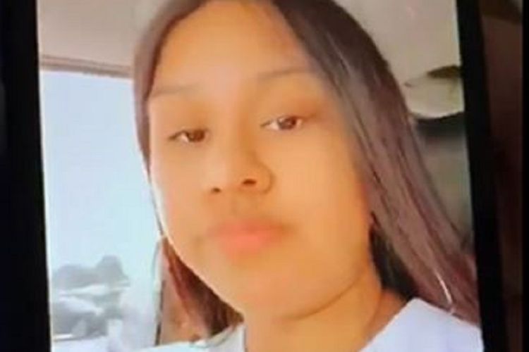 Dalam potongan video memperlihatkan Lorraine Maradiaga, remaja 18 tahun asal Carrolton, Texas, yang menjadi buruan polisi setelah mengancam bakal menyebarkan virus corona.