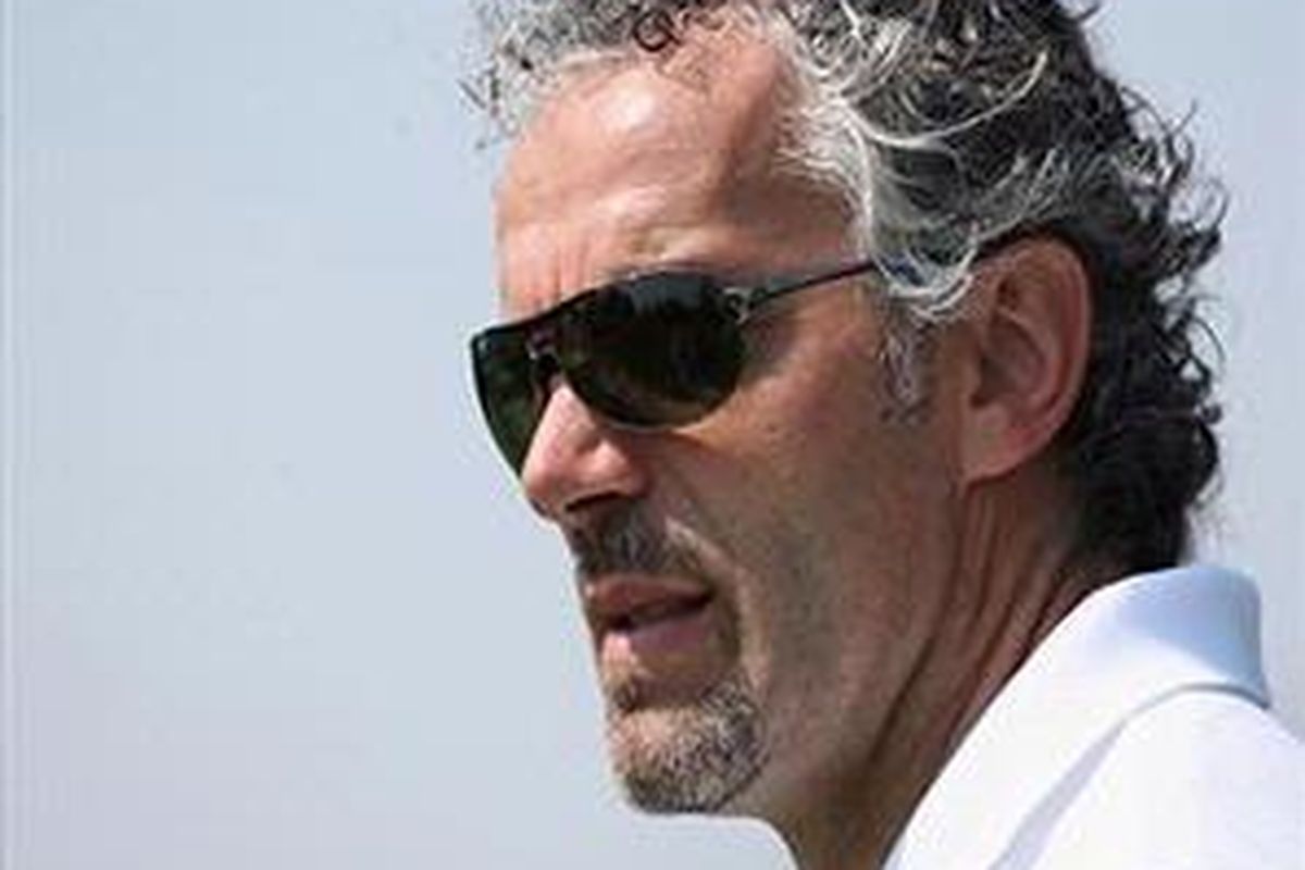 Pelatih Italia, Roberto Donadoni, akan lebih lama bersama Glis Azzurri.