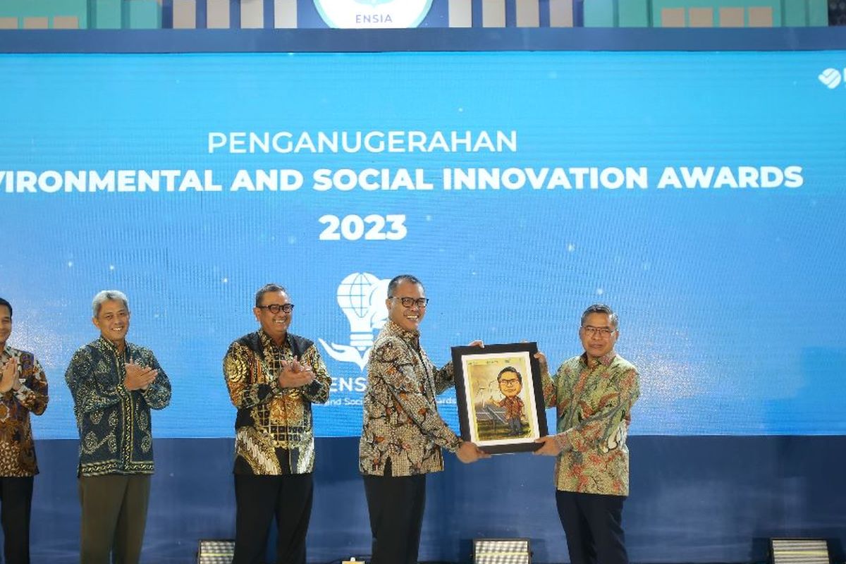 Sucofindo, bagian dari holding BUMN IDSurvey, memberikan apresiasi kepada 106 pelaku usaha dalam acara Environmental and Social Innovation Award (ENSIA) tahun 2023 di Semarang, Kamis, (10/8/2023).