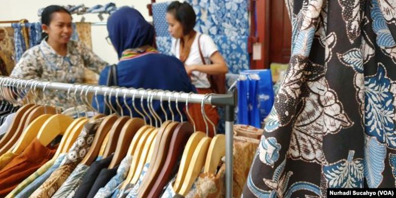 Sebagian batik yang menggunakan pewarna alami. (