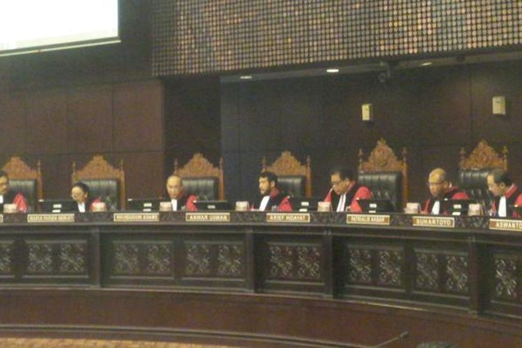 Sidang putusan sela perselisihan hasil pemilihan kepala daerah di Gedung Mahkamah Konstitusi, Kamis (21/1/2016).
