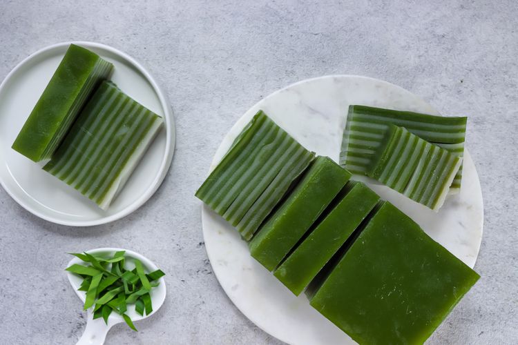 Ilustrasi kue lapis tepung beras pandan.