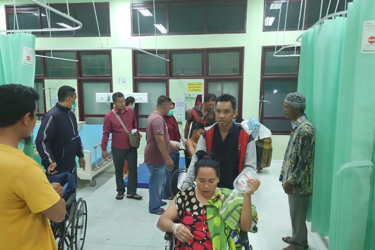 Foto : 52 Warga Ketapang Kalbar Diduga Keracunan Usai Santap Hidangan ...