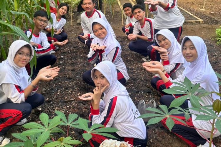 Kebun Sayur dan Buah di Koja Jakut Disulap Jadi Ruang Edukasi Anak Sekolah
