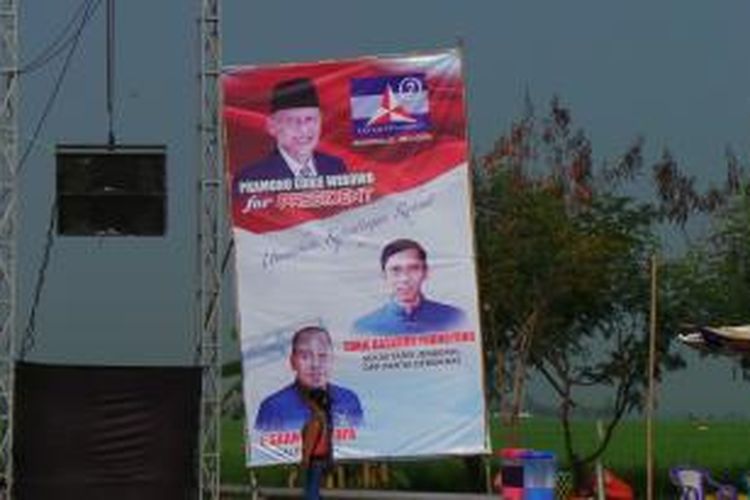 Spanduk Pramono Edhie Wibowo dan Edhie Baskoro Yudhoyono alias Ibas