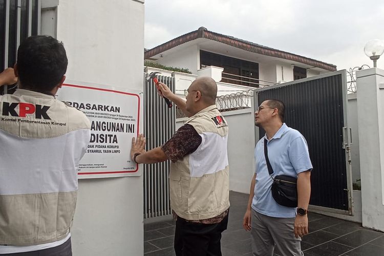 Komisi Pemberantasan Korupsi (KPK) menyita satu unit rumah yang diduga milik eks Menteri Pertanian Syahrul Yasin Limpo (SYL) di kawasan Jakarta Selatan, Kamis (1/2/2024).
