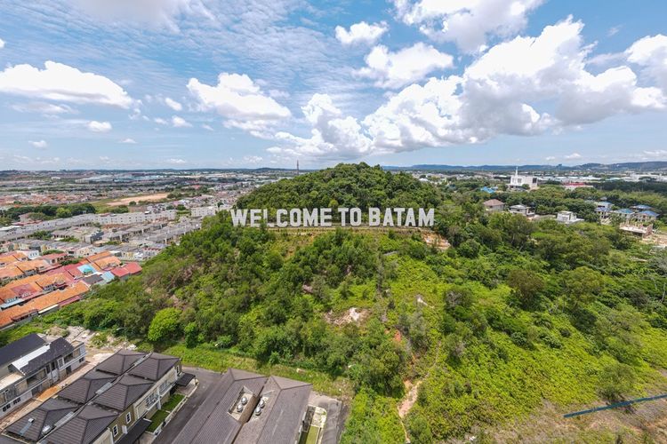 Tulisan Welcome to Batam (Selamat Datang di Batam), landmark Kota Batam, Kepulauan Riau.