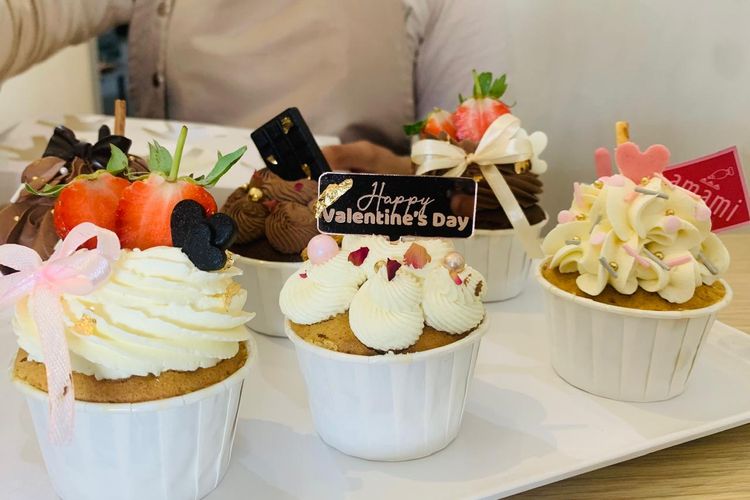 Cupcake menjadi menu andalan di toko kue Amami Sweets, Kota Malang, Selas (11/2/2025) siang. 