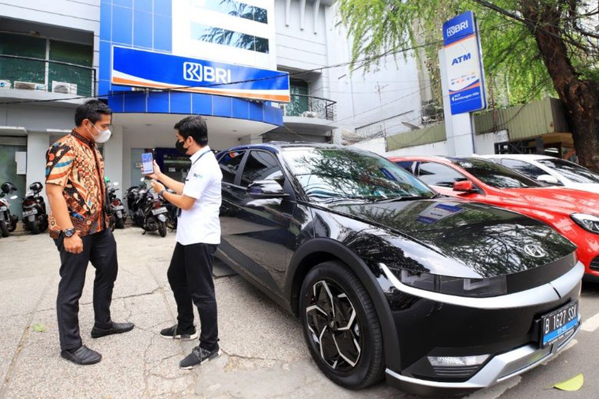 BRI merupakan salah satu perusahaan perbankan yang mulai menggunakan kendaraan listrik dalam operasional bisnis di regional office. Salah satunya, Hyundai Ioniq. 
