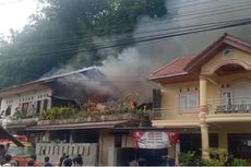 Rumah Warga di Tana Toraja Terbakar dalam Kondisi Hujan Deras, Petugas Damkar Sempat Kewalahan