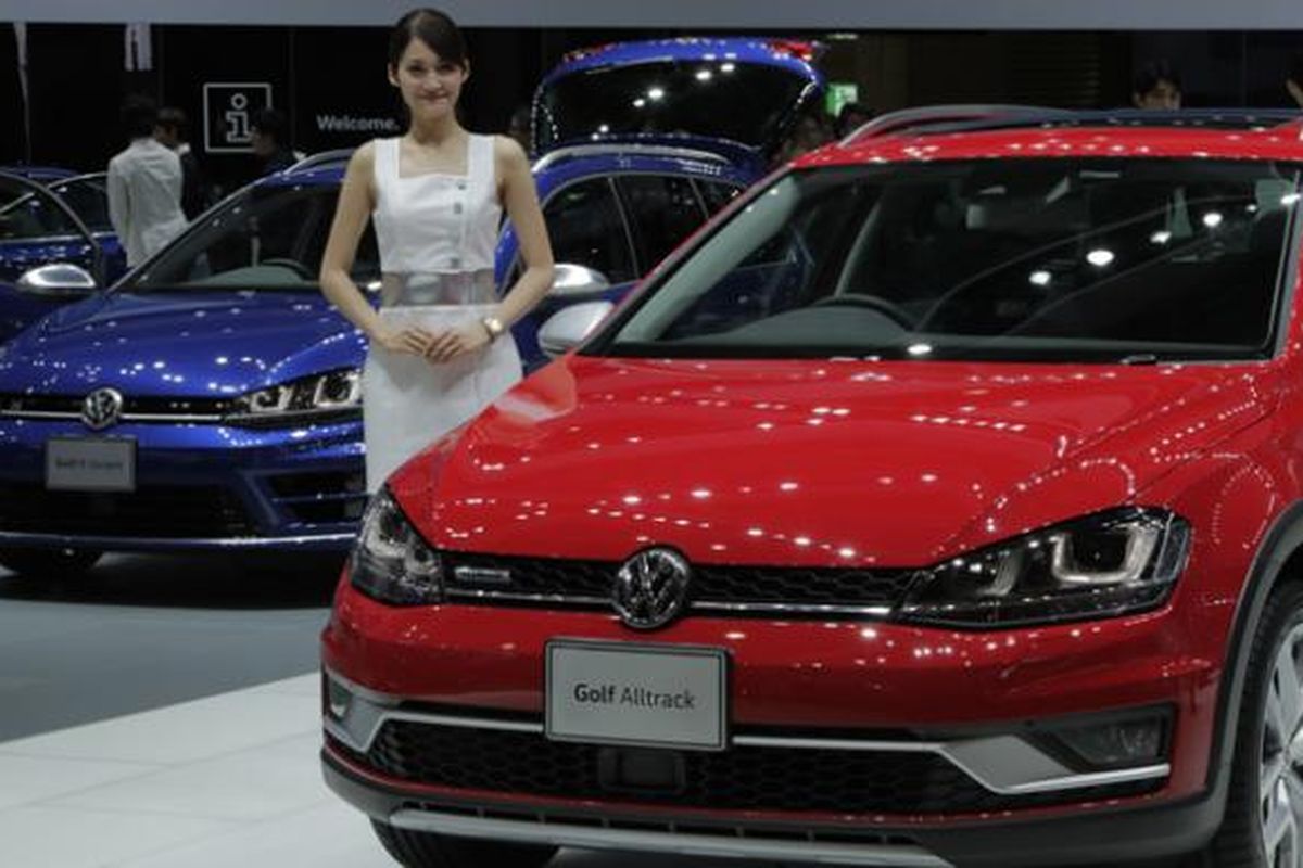 Stan Volkswagen di ajang Tokyo Motor Show, di Tokyo Big Sight, Jepang, Rabu (28/10/2015). Pameran ke-44 ini mengusung tema Technology   Fantasy, berlangsung 29 Oktober - 8 November 2015.