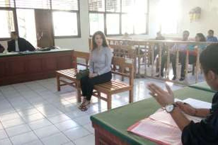 Tamara Bleszynski jadi saksi di persidangan kasus penganiayaan terhadap dirinya, di PN Denpasar, Selasa (18/10/2016)