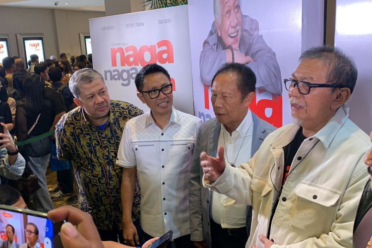 (Dari kanan ke kiri) Deddy Mizwar, Sutiyoso, Eko Patrio dan Fahri Hamzah saat ditemui usai gala premiere film Naga Naga Naga di kawasan Epicentrum, Jakarta Selatan, Rabu (8/6/2022).