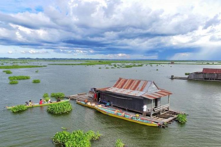 Danau Tempe di Kabupaten Wajo, Sulawesi Selatan.