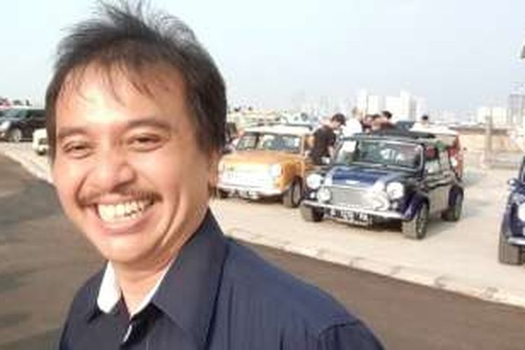 Politisi Partai Demokrat Roy Suryo di sebuah acara kumpul penggemar mobil klasik di Jakarta.