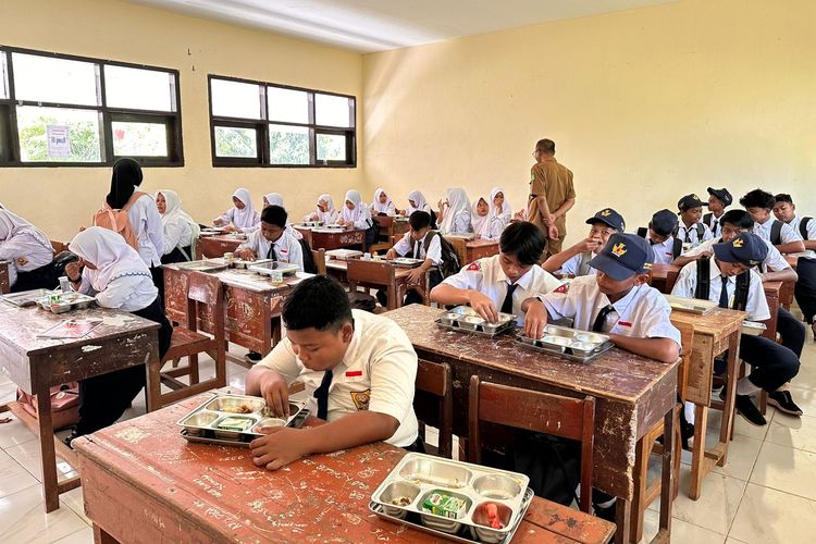 Anggaran MBG Sentuh Rp 335 Triliun, Pimpinan DPR dan MPR Harap Dikelola Maksimal
